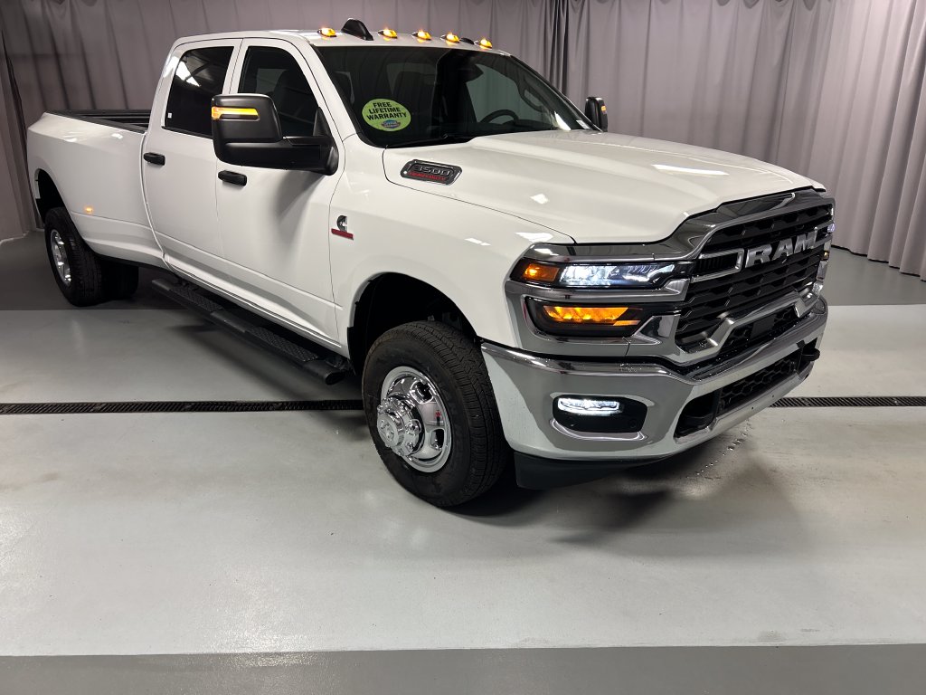 2027 Ram 3500 TRADESMAN CREW CAB 4X4 8' BOX Pickup C24064
