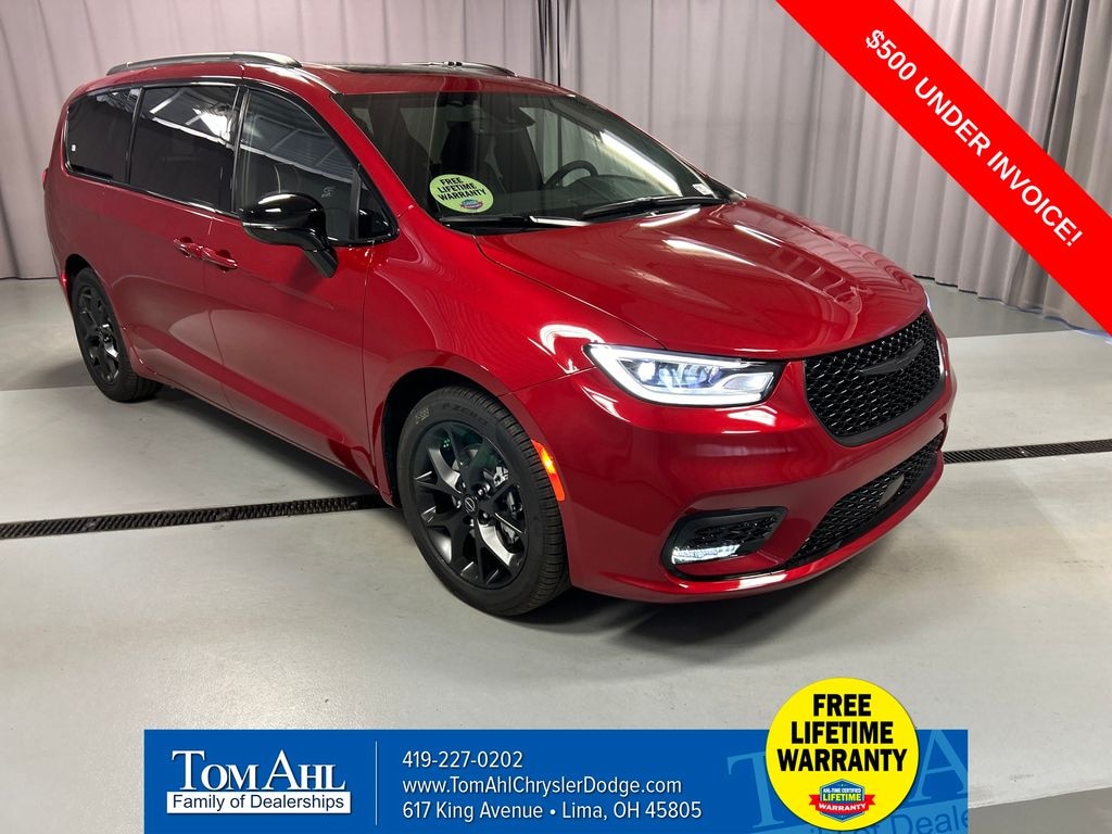 New 2026 Chrysler Pacifica LIMITED Passenger Van