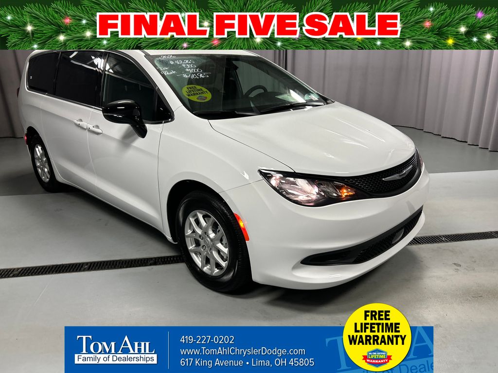 2026 Chrysler Voyager LX's photo