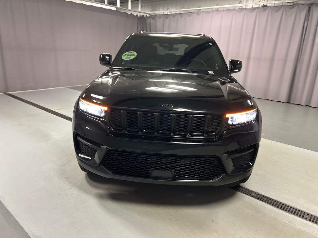 Used 2025 Jeep Grand Cherokee Laredo SUV