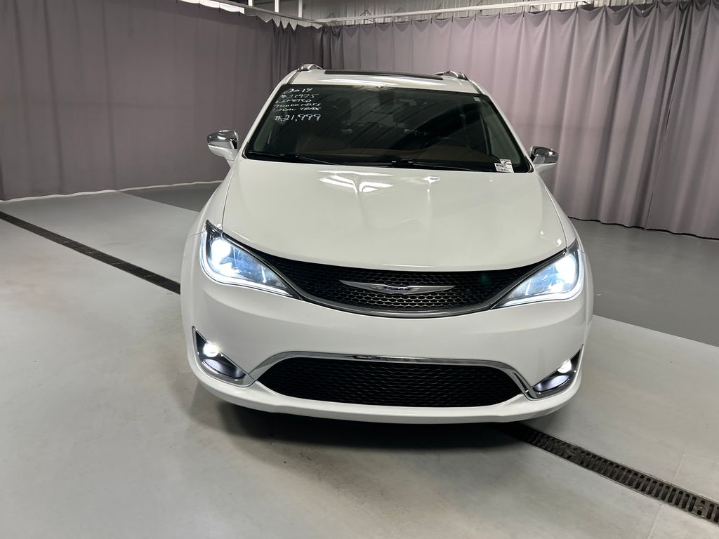 2019 Chrysler Pacifica Limited photo 2