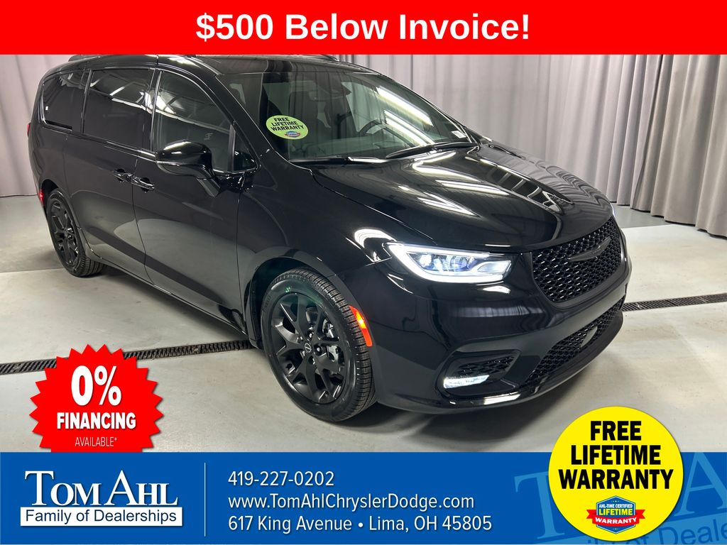 2026 Chrysler Pacifica Passenger Van 