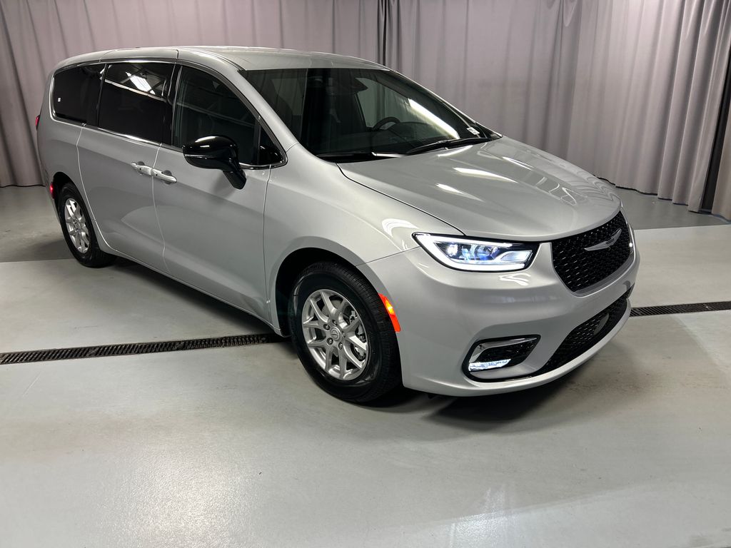2026 Chrysler Pacifica Passenger Van 