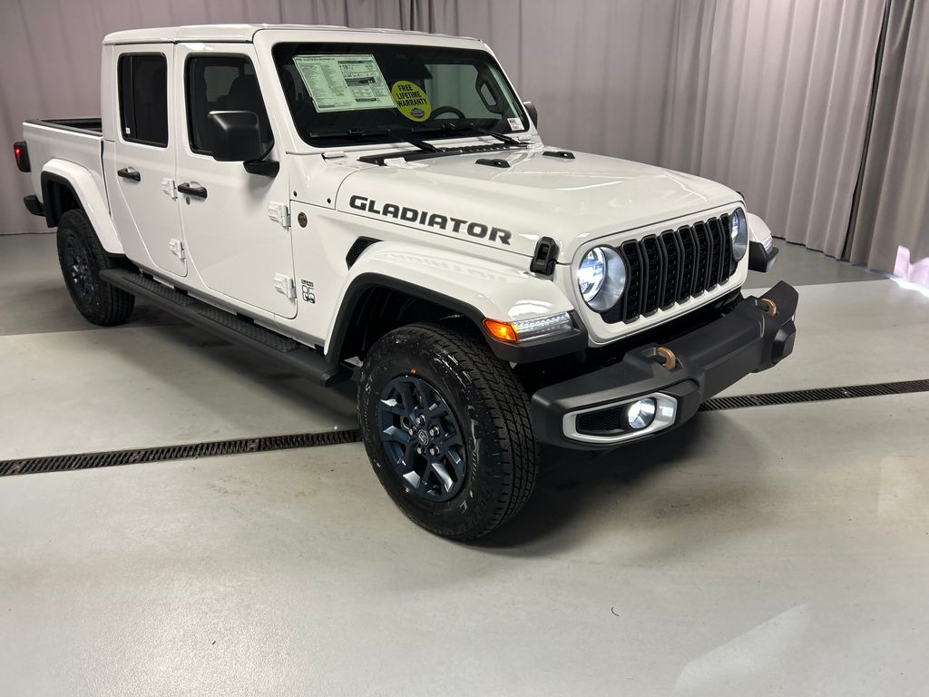 2026 Jeep Gladiator 85th Anniversary Edition Auto's photo