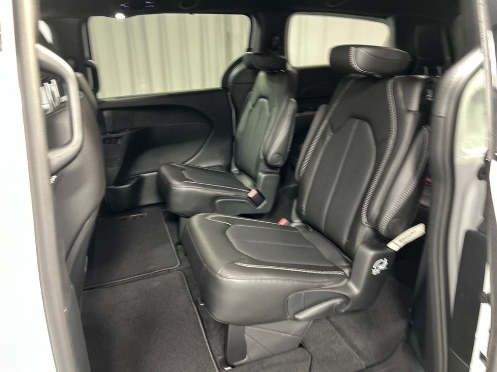 2026 Chrysler Pacifica Select - Photo 22
