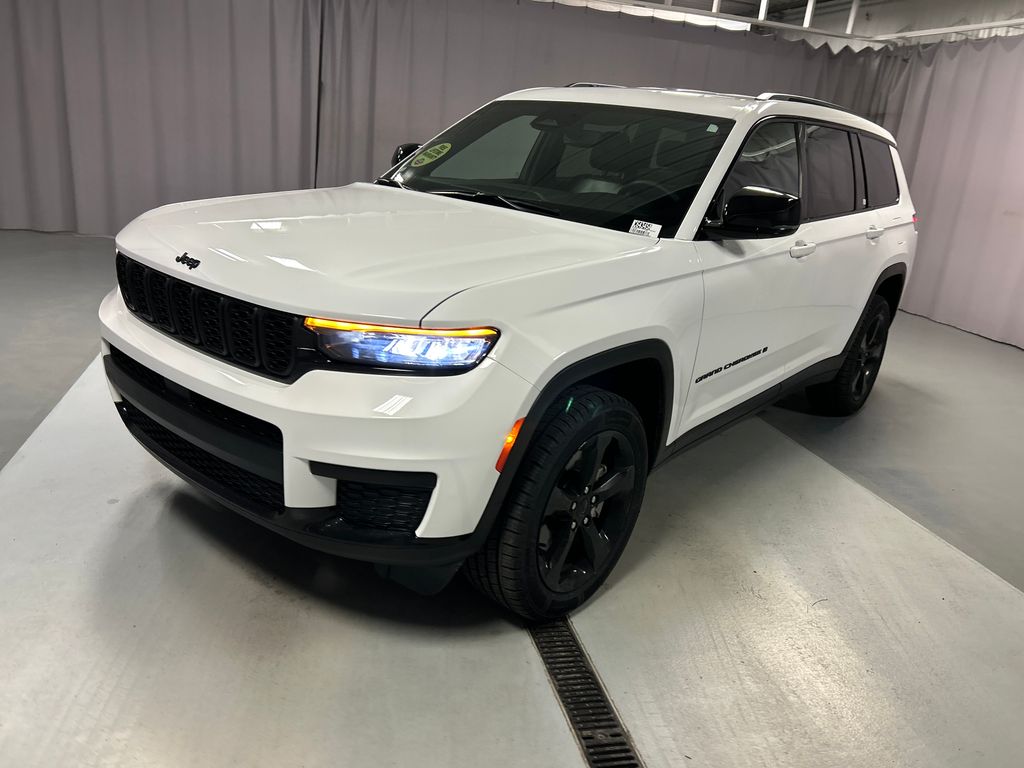 2024 Jeep Grand Cherokee Laredo photo 3