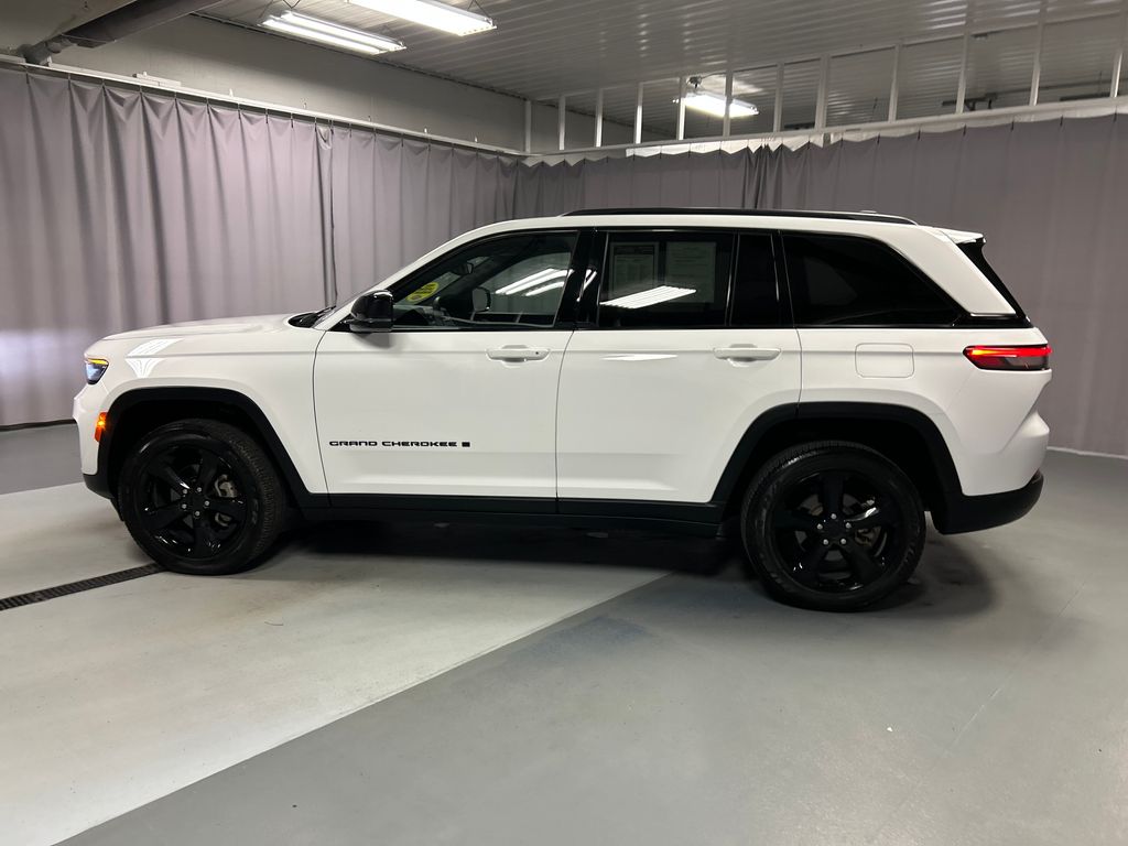 2024 Jeep Grand Cherokee Laredo photo 4