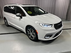 2026 Chrysler Pacifica PINNACLE Passenger Van