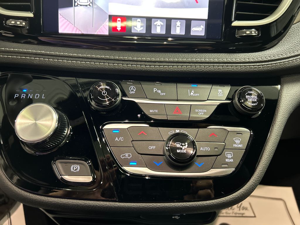 2026 Chrysler Pacifica Select - Photo 17