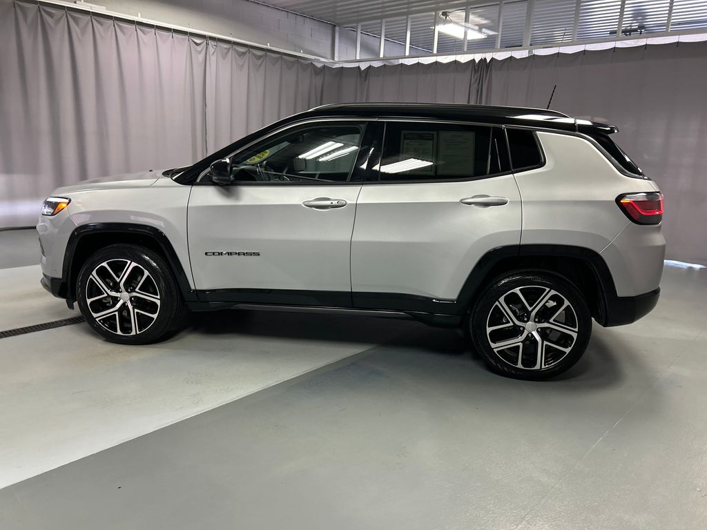 2024 Jeep Compass Limited photo 3