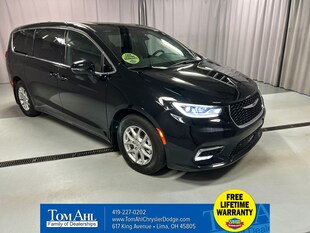 2025 Chrysler Pacifica Select Van Passenger Van