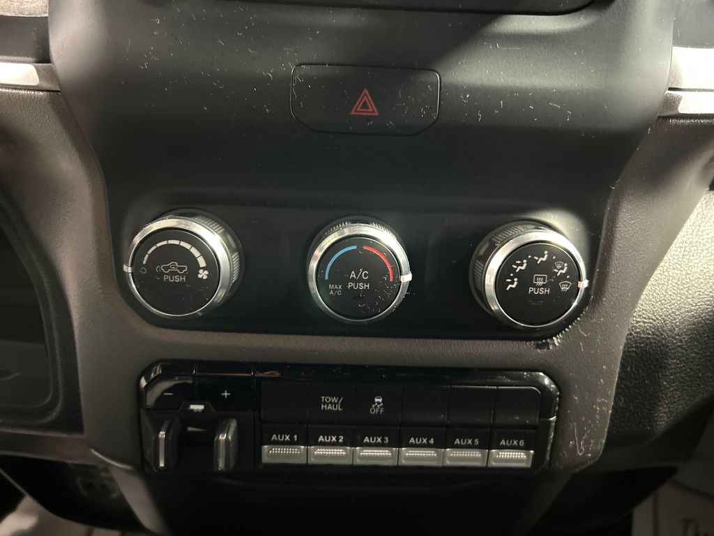 2022 RAM Ram 3500 Chassis Cab SLT - Photo 17