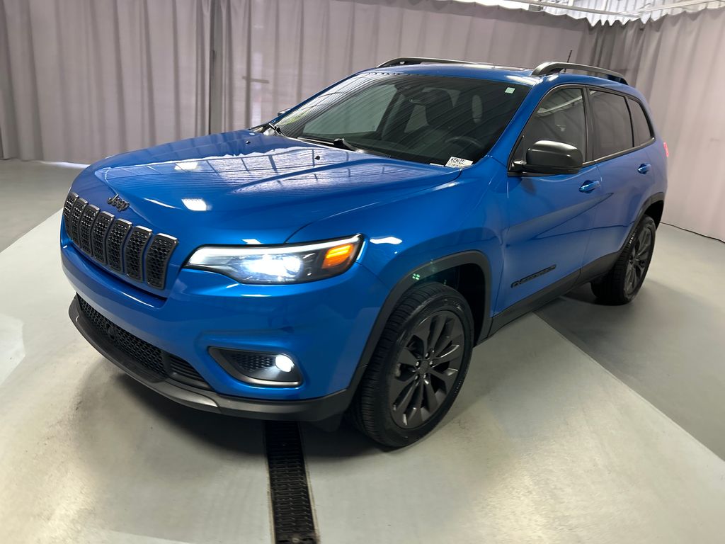 2021 Jeep Cherokee Latitude Lux photo 2