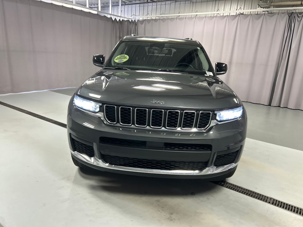 2022 Jeep Cherokee Laredo photo 2