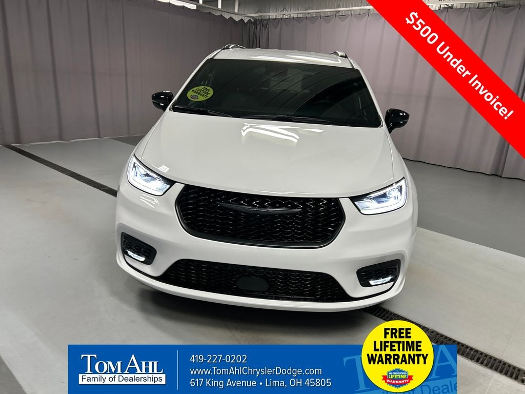 New 2026 Chrysler Pacifica SELECT AWD Passenger Van