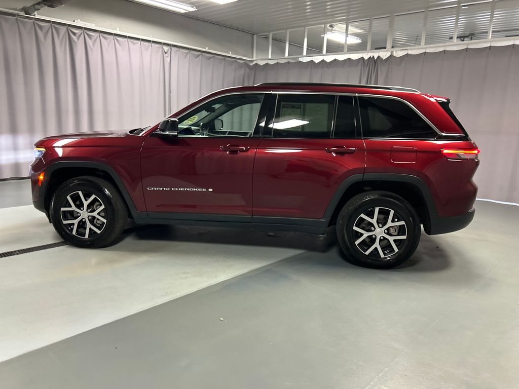 2024 Jeep Grand Cherokee Limited photo 3