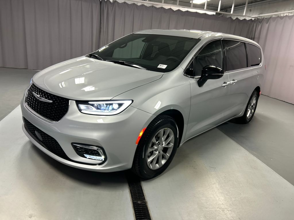 New 2026 Chrysler Pacifica SELECT AWD Passenger Van