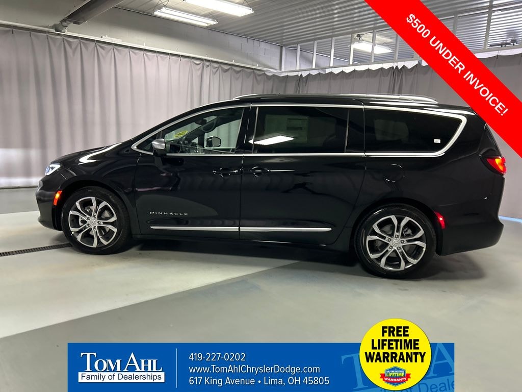 New 2026 Chrysler Pacifica PINNACLE Passenger Van