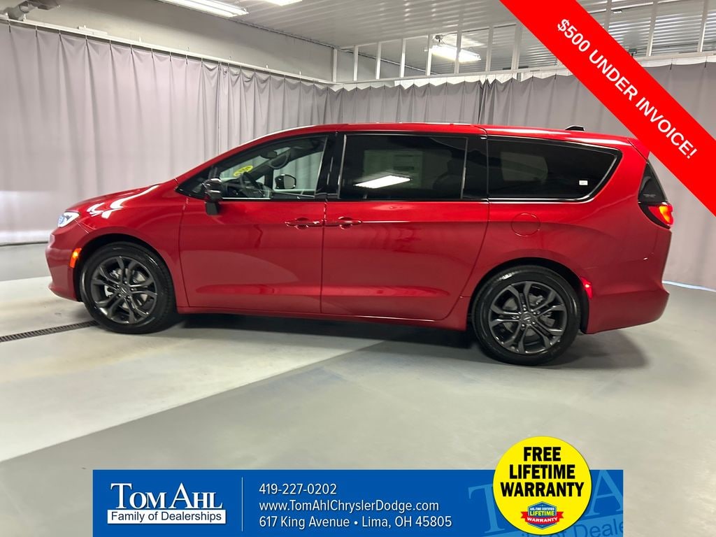 New 2026 Chrysler Pacifica SELECT Passenger Van