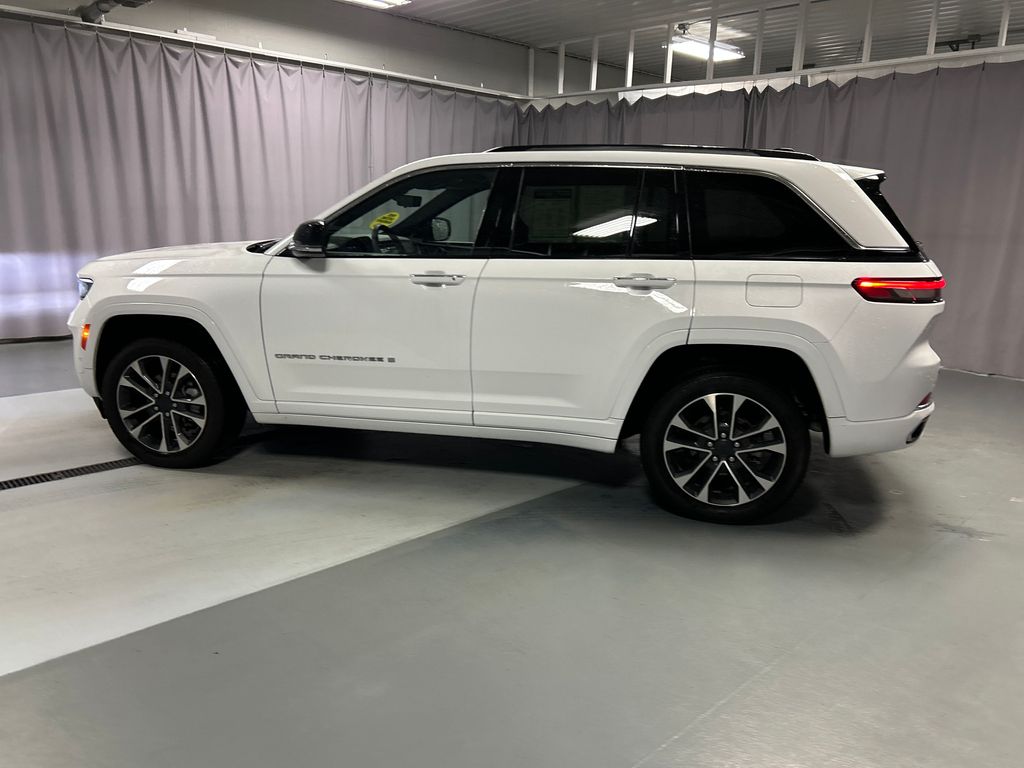 2023 Jeep Grand Cherokee Overland photo 4