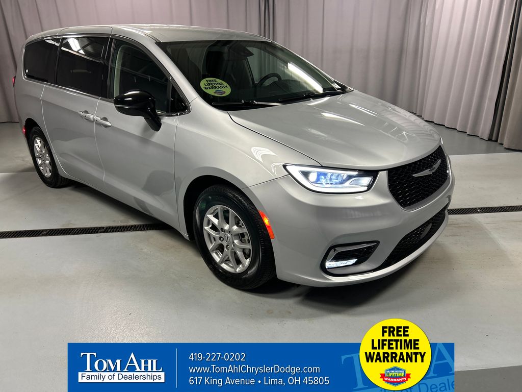 2024 Chrysler Pacifica Van Passenger Van 