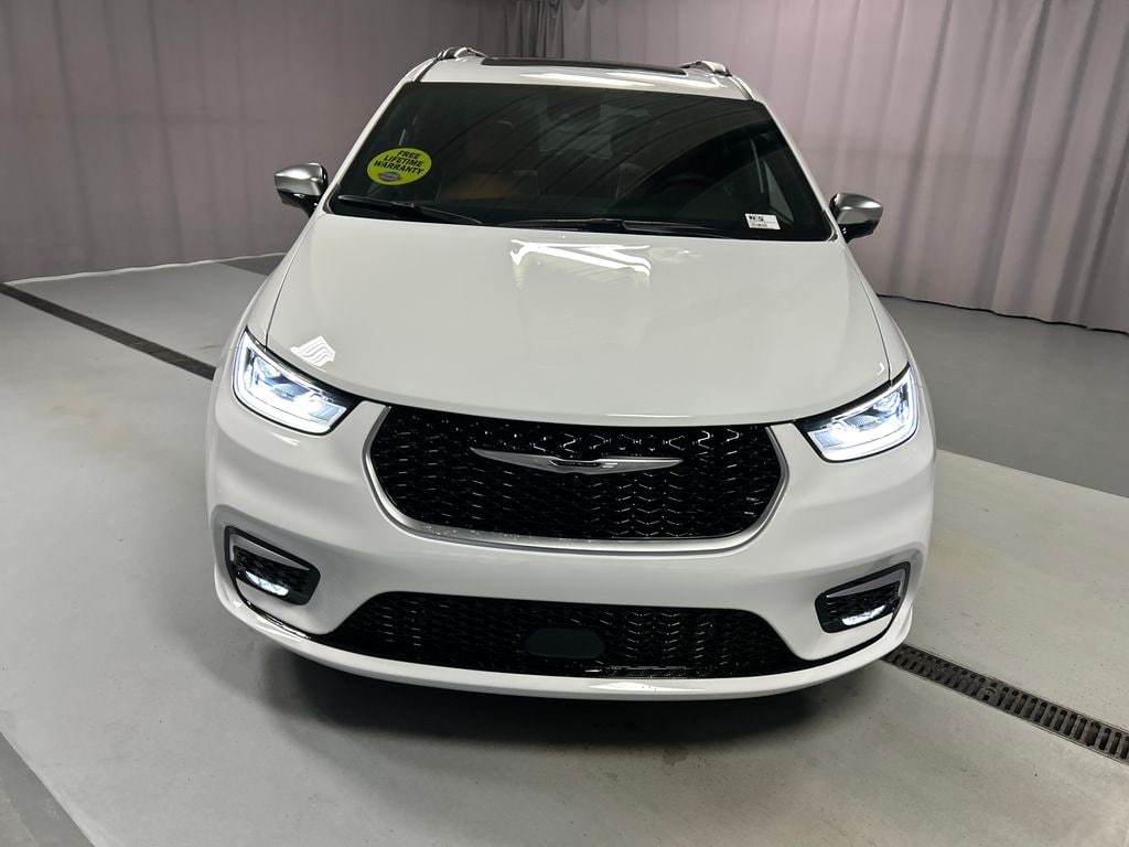 New 2026 Chrysler Pacifica PINNACLE Passenger Van