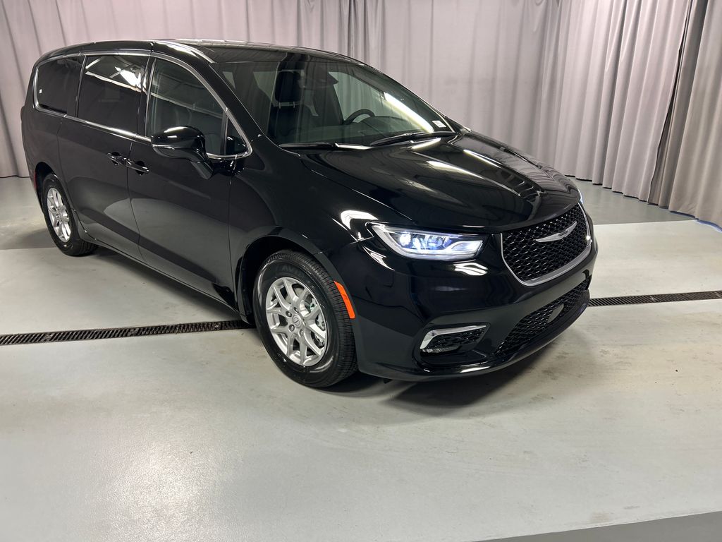 2026 Chrysler Pacifica Passenger Van 