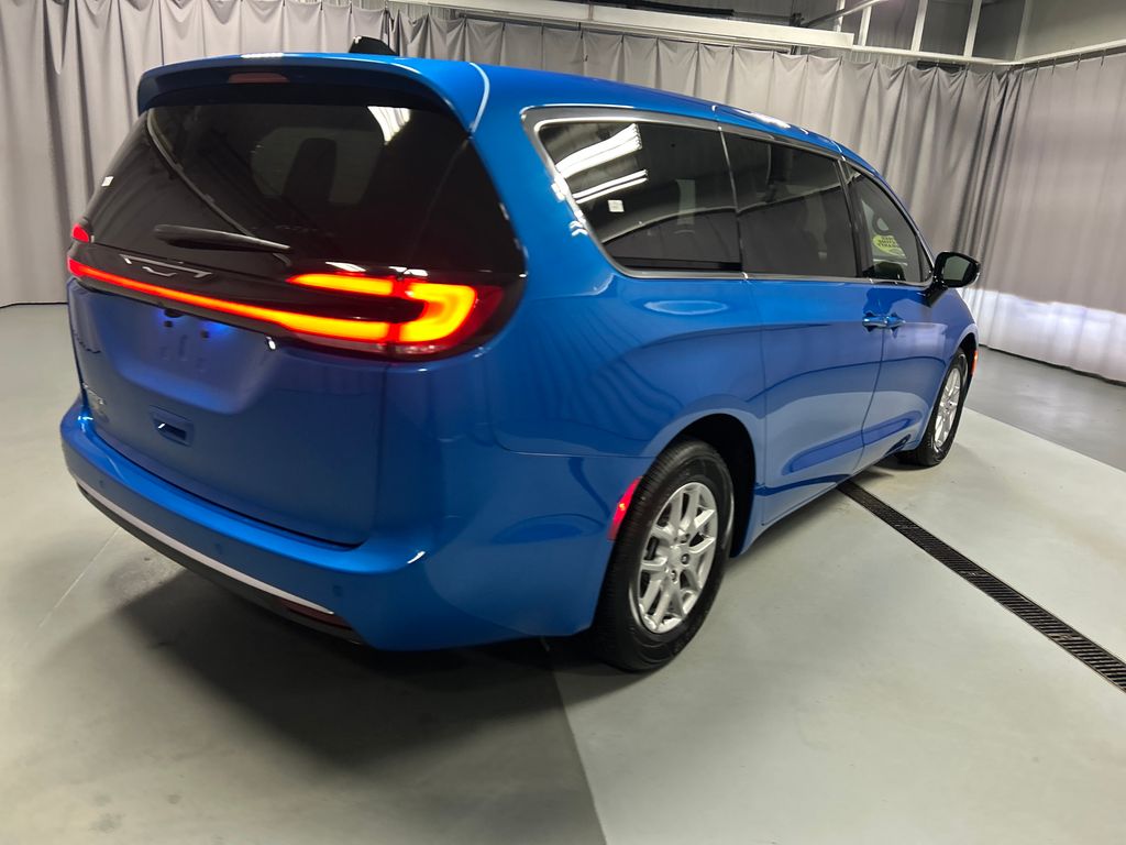 2027 Chrysler Pacifica Select - Photo 7