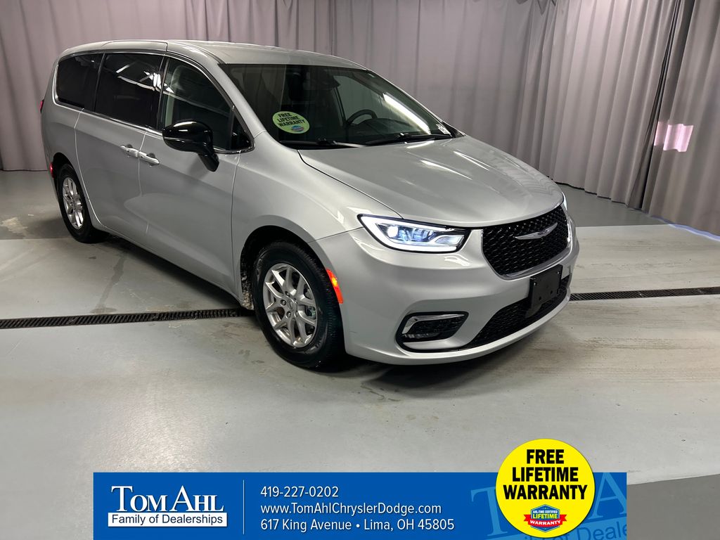 2024 Chrysler Pacifica Van Passenger Van 