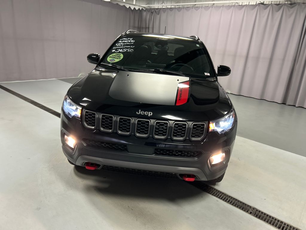 2024 Jeep Compass Trailhawk photo 2