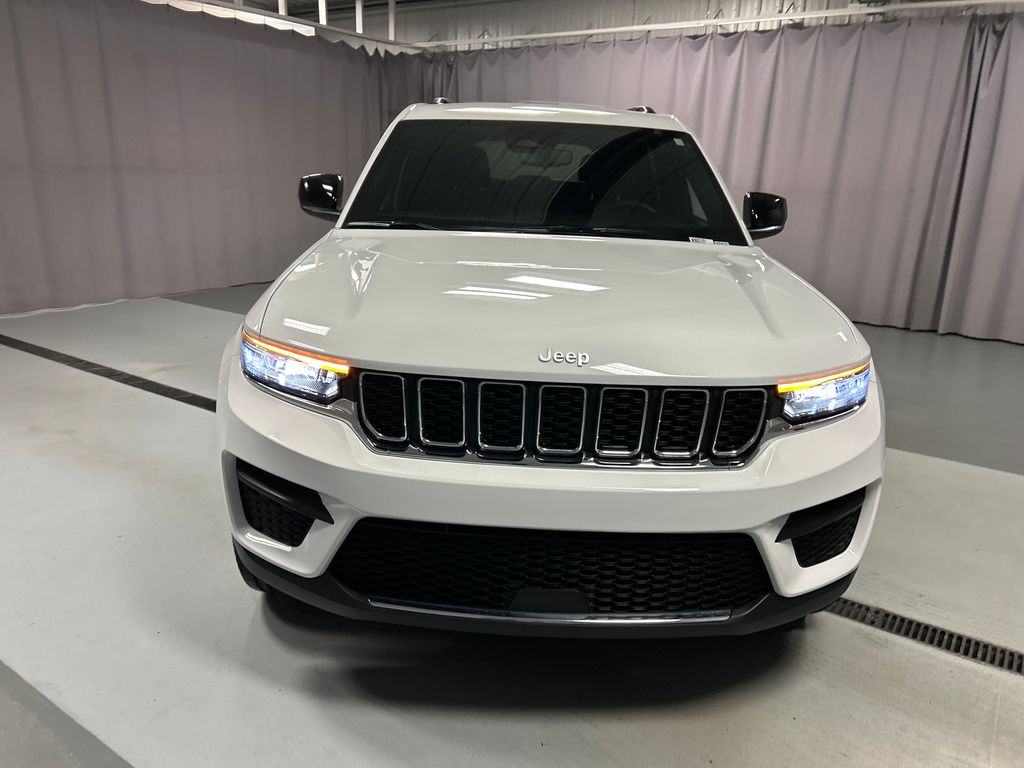 Used 2024 Jeep Grand Cherokee Laredo with VIN 1C4RJHAG9R8519125 for sale in Lima, OH
