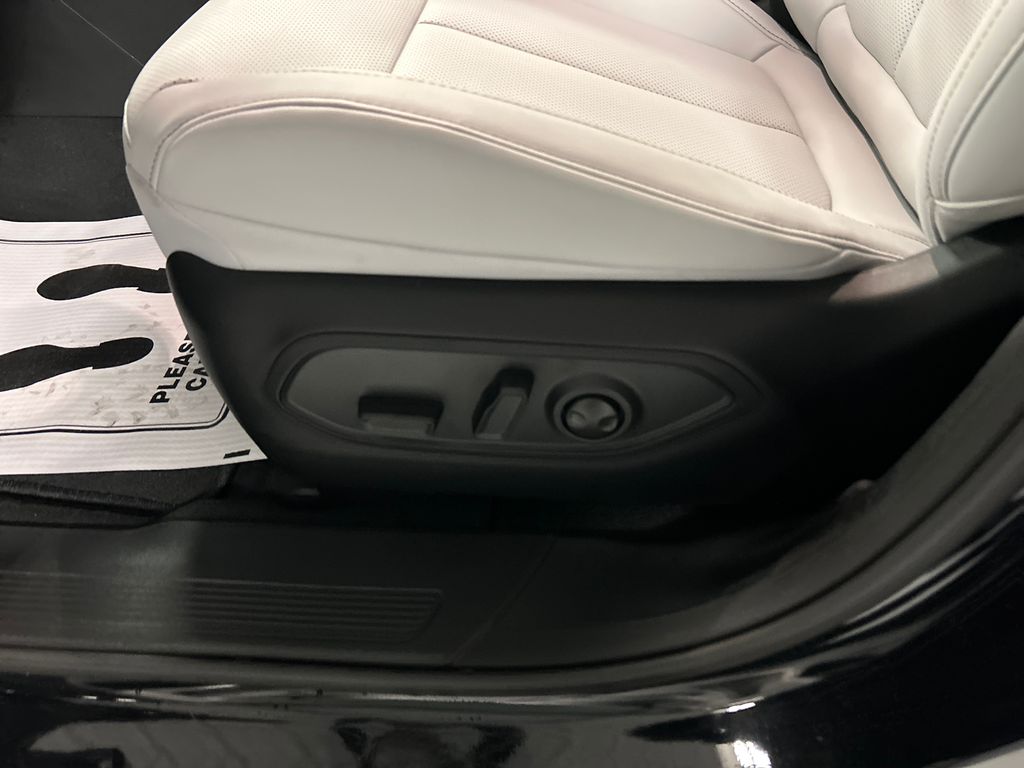 2026 Jeep Cherokee Limited - Photo 11