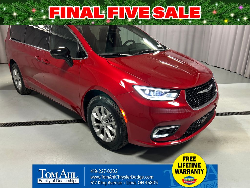 2026 Chrysler Pacifica Select's photo