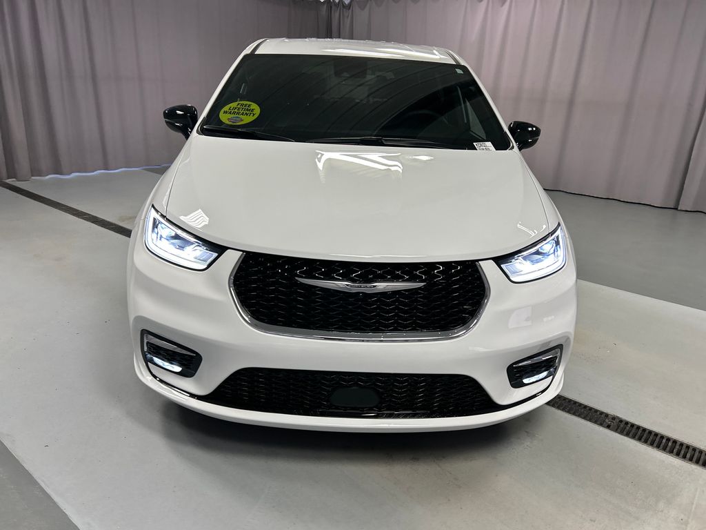 2025 Chrysler Pacifica photo 2