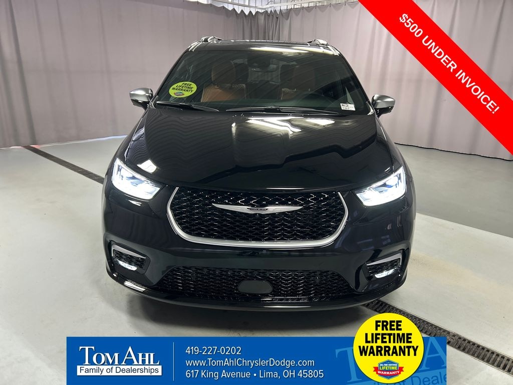 New 2026 Chrysler Pacifica PINNACLE Passenger Van