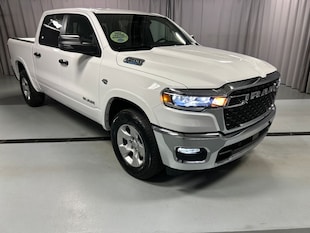 2026 Ram 1500 BIG HORN CREW CAB 4X4 5'7 BOX Pickup C23063