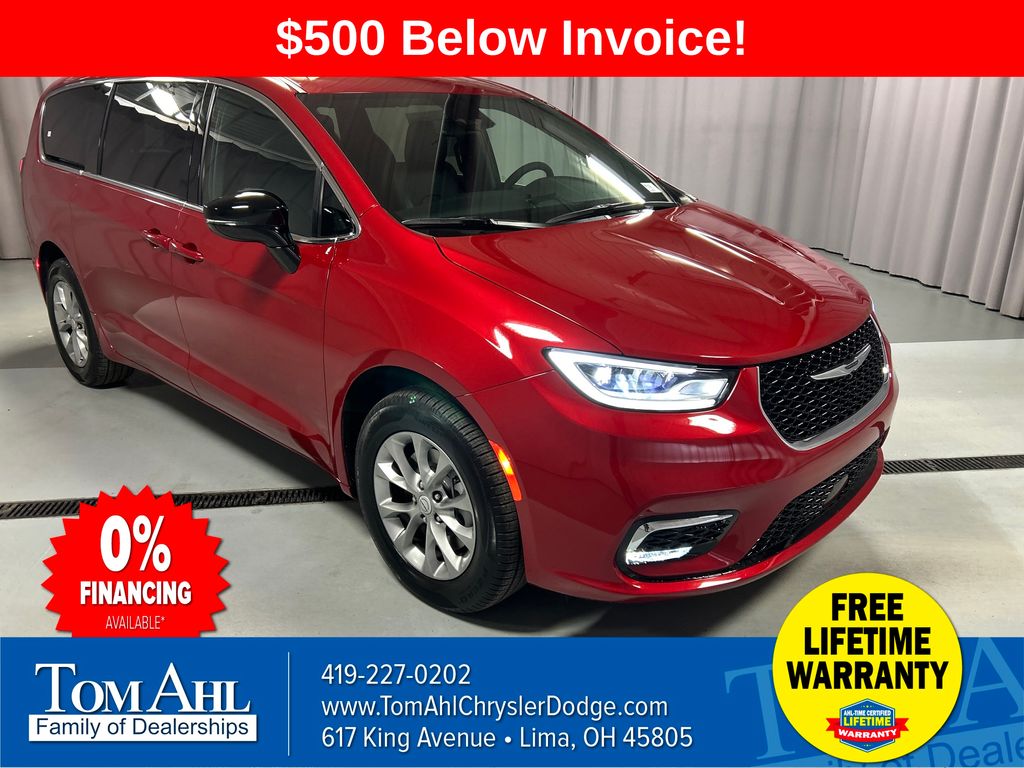 2026 Chrysler Pacifica Passenger Van 