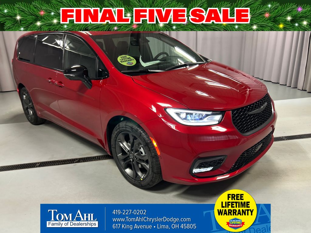 2026 Chrysler Pacifica Select's photo