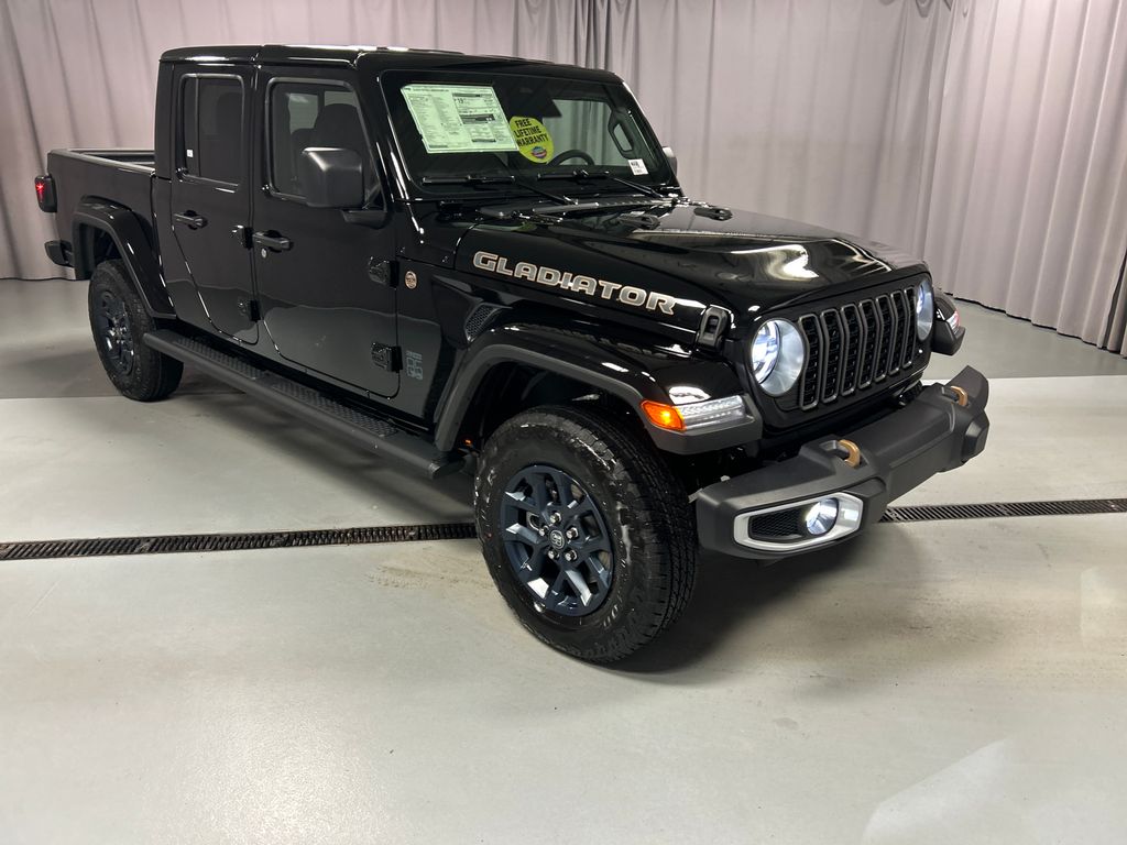 2026 Jeep Gladiator 85th Anniversary Edition Auto's photo