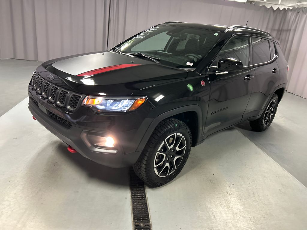 2024 Jeep Compass Trailhawk photo 3