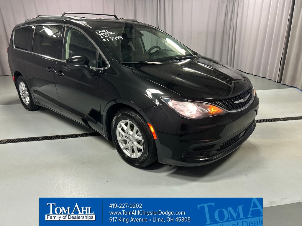 2021 Chrysler Voyager LXI's photo