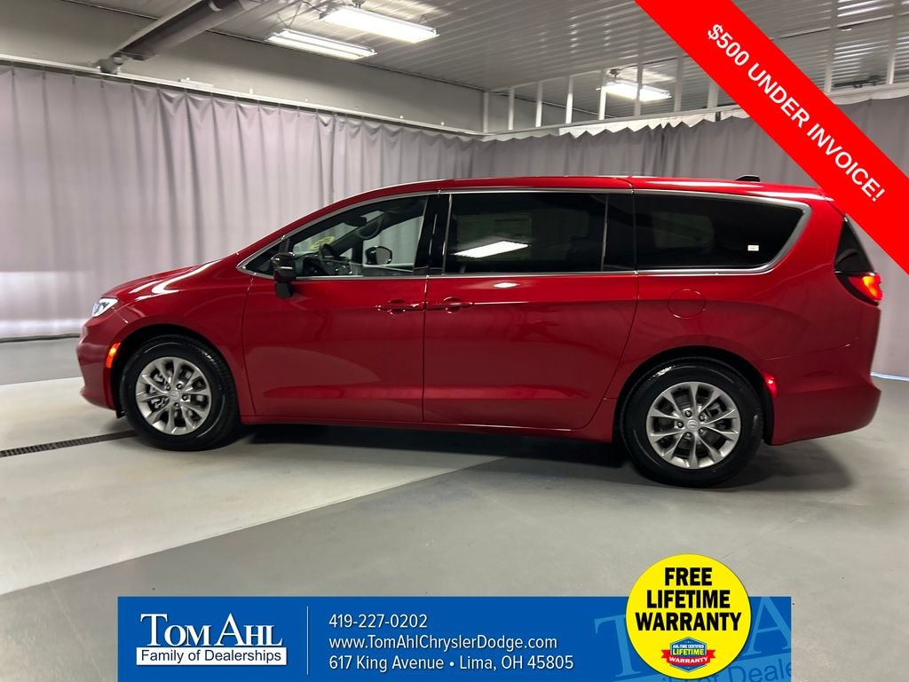 New 2026 Chrysler Pacifica LIMITED Passenger Van