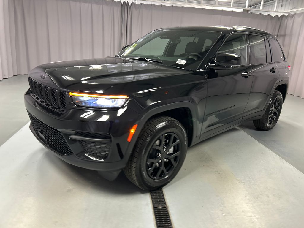 2025 Jeep Grand Cherokee Altitude photo 2