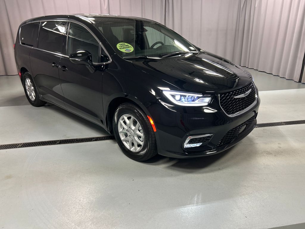 2025 Chrysler Pacifica Passenger Van 