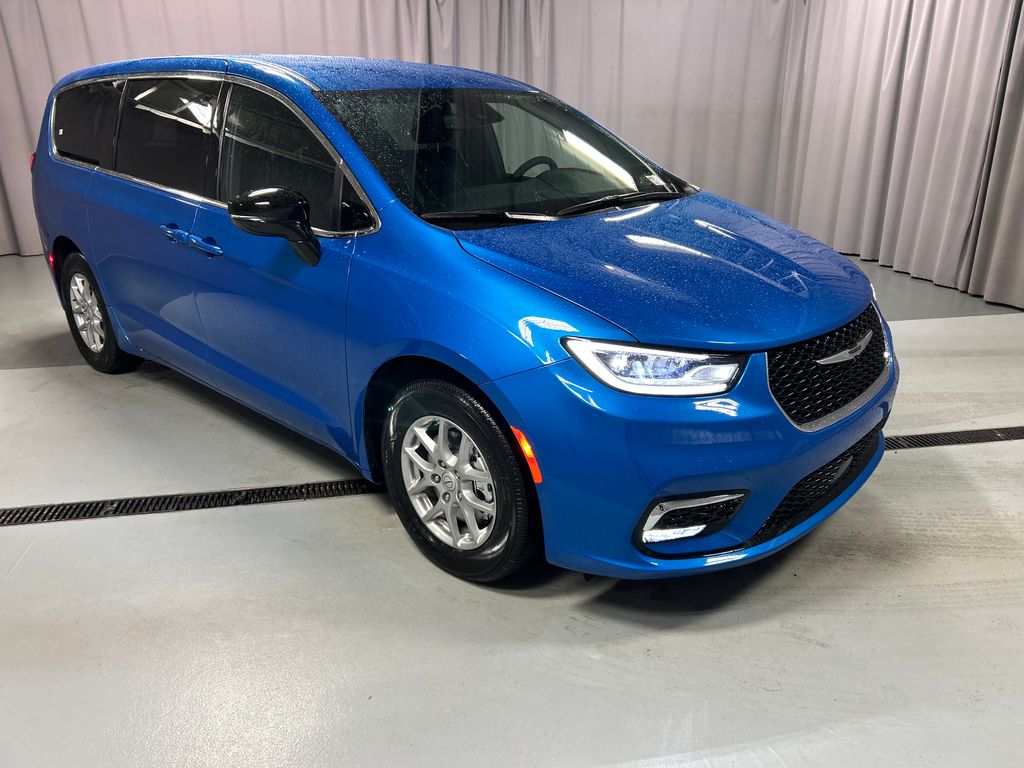 2026 Chrysler Pacifica Passenger Van 