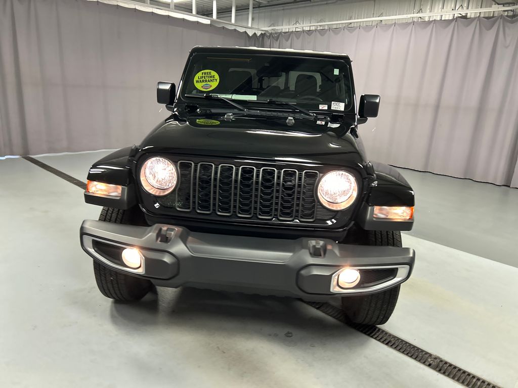 2024 Jeep Gladiator Sport photo 2