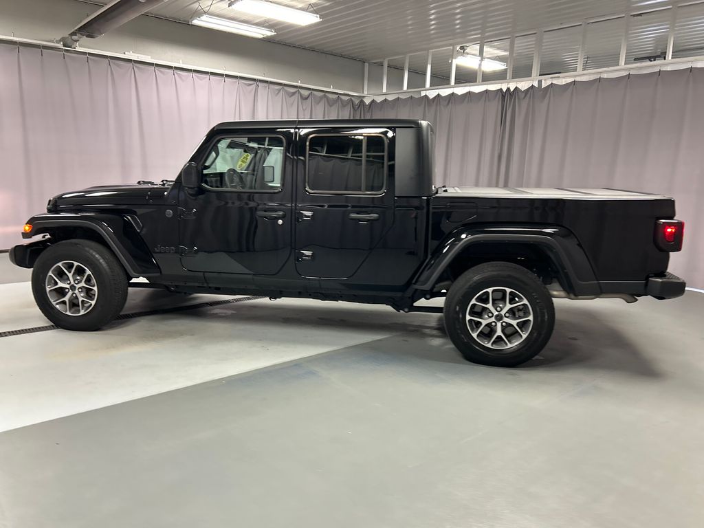 2024 Jeep Gladiator Sport photo 4