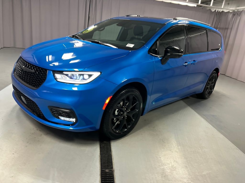 New 2026 Chrysler Pacifica SELECT Passenger Van