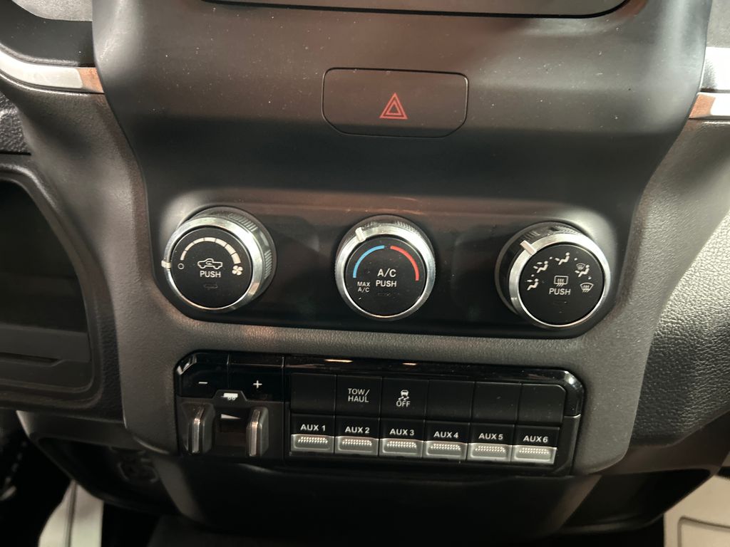 2022 RAM Ram 3500 Chassis Cab SLT - Photo 17