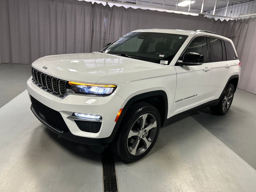 2024 Jeep Grand Cherokee Limited photo 3